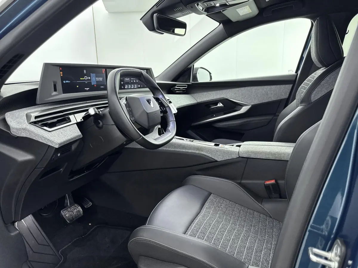 Allure Avantage 210pk 73 kWh | Accu 97% | Trekhaak | Navigatie | Draadloos Carplay | Warmtepomp | Camera |