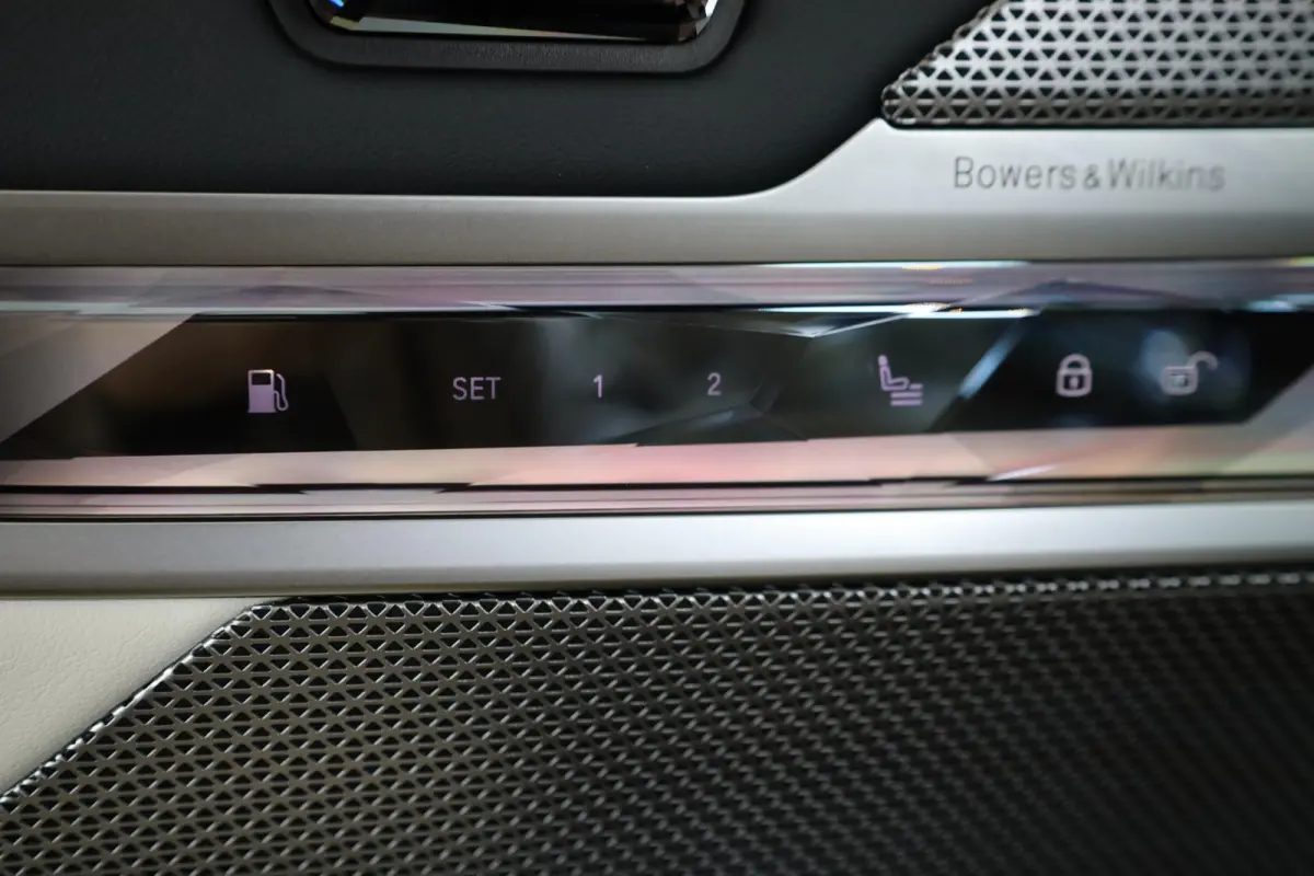 M760e xDrive | Head-Up Display | Panoramadak | Driving + Parking Ass. Professional 360 Camera | Bowers & Wilkins | Active Steering | Trekhaak