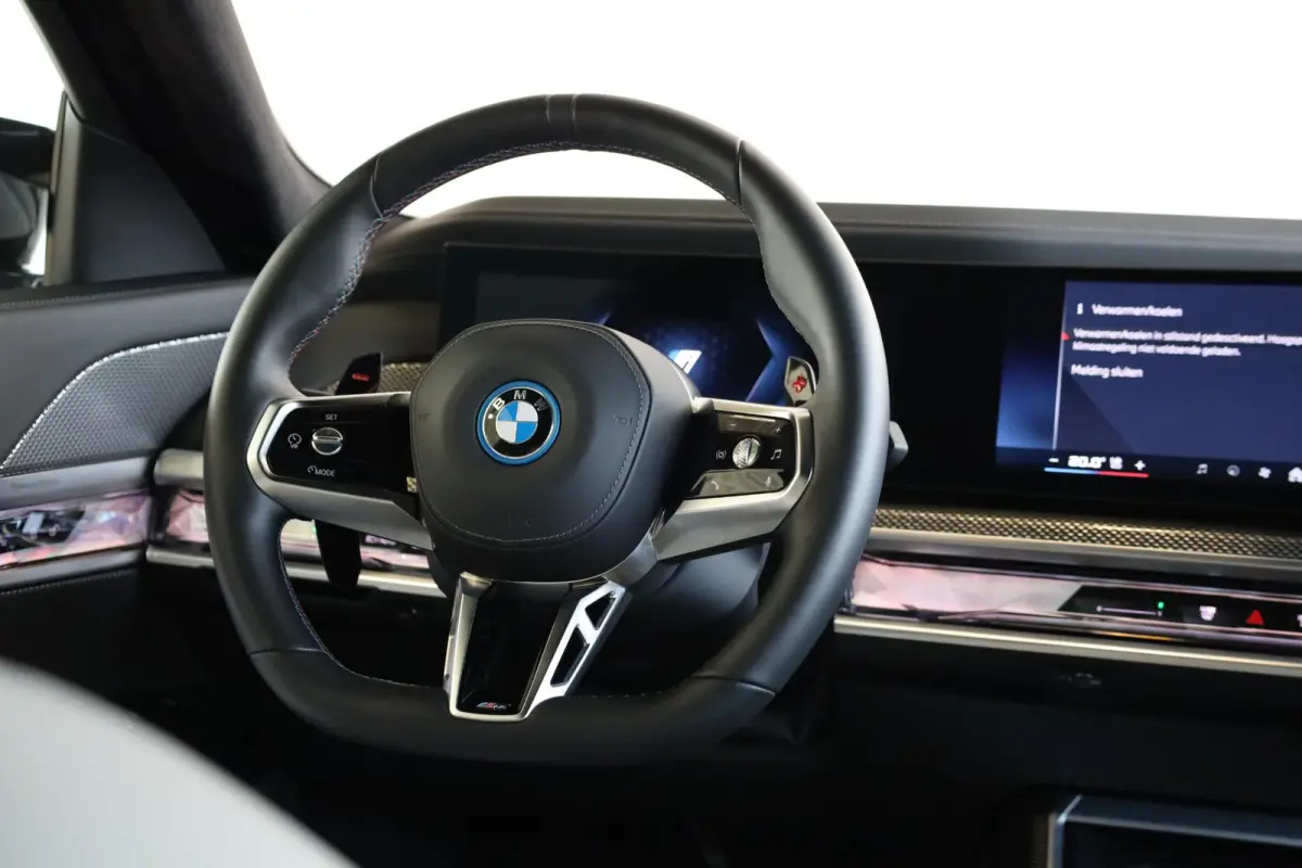 M760e xDrive | Head-Up Display | Panoramadak | Driving + Parking Ass. Professional 360 Camera | Bowers & Wilkins | Active Steering | Trekhaak