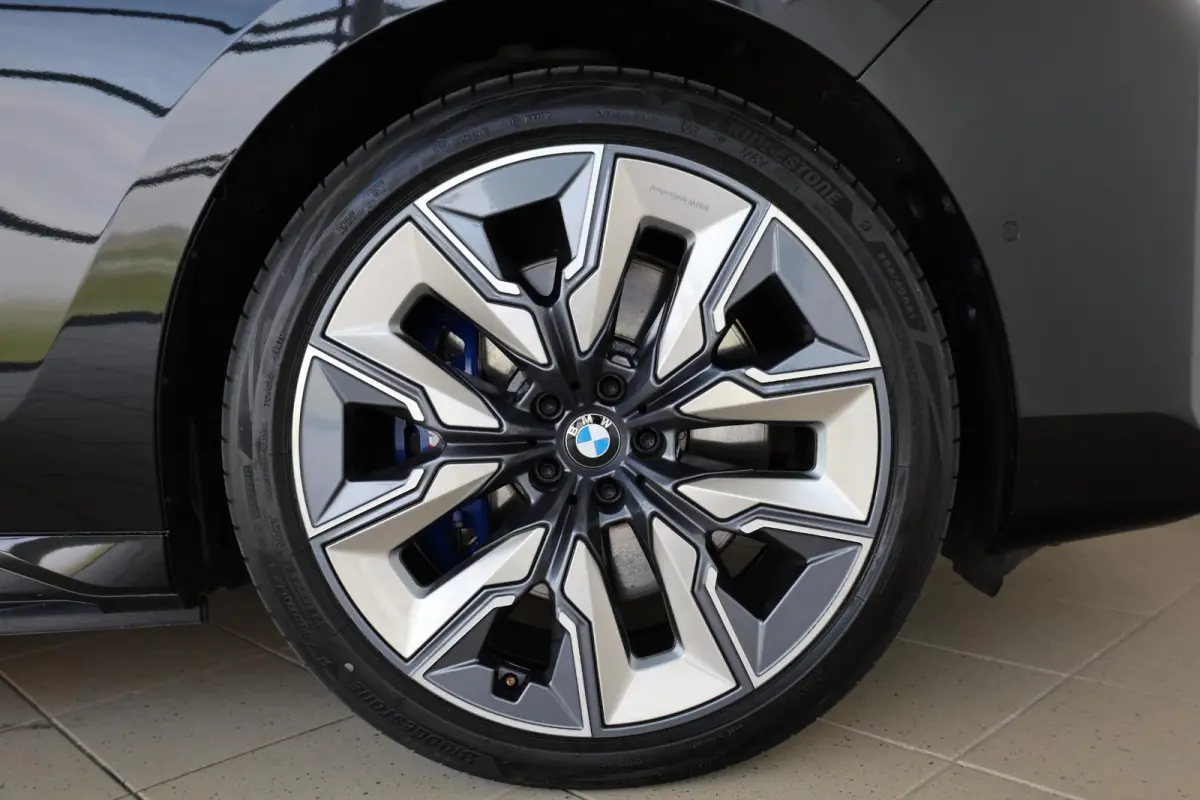 M760e xDrive | Head-Up Display | Panoramadak | Driving + Parking Ass. Professional 360 Camera | Bowers & Wilkins | Active Steering | Trekhaak