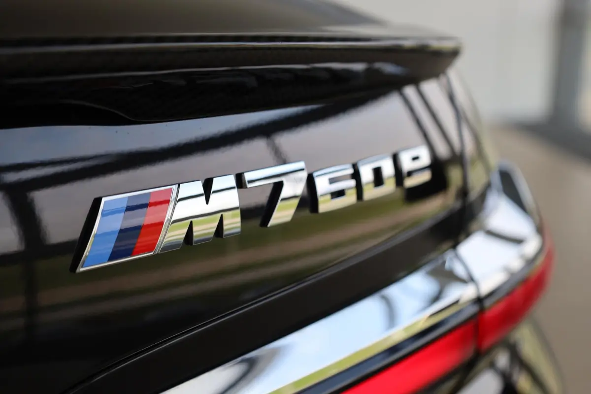 M760e xDrive | Head-Up Display | Panoramadak | Driving + Parking Ass. Professional 360 Camera | Bowers & Wilkins | Active Steering | Trekhaak