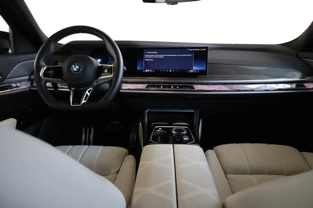 M760e xDrive | Head-Up Display | Panoramadak | Driving + Parking Ass. Professional 360 Camera | Bowers & Wilkins | Active Steering | Trekhaak