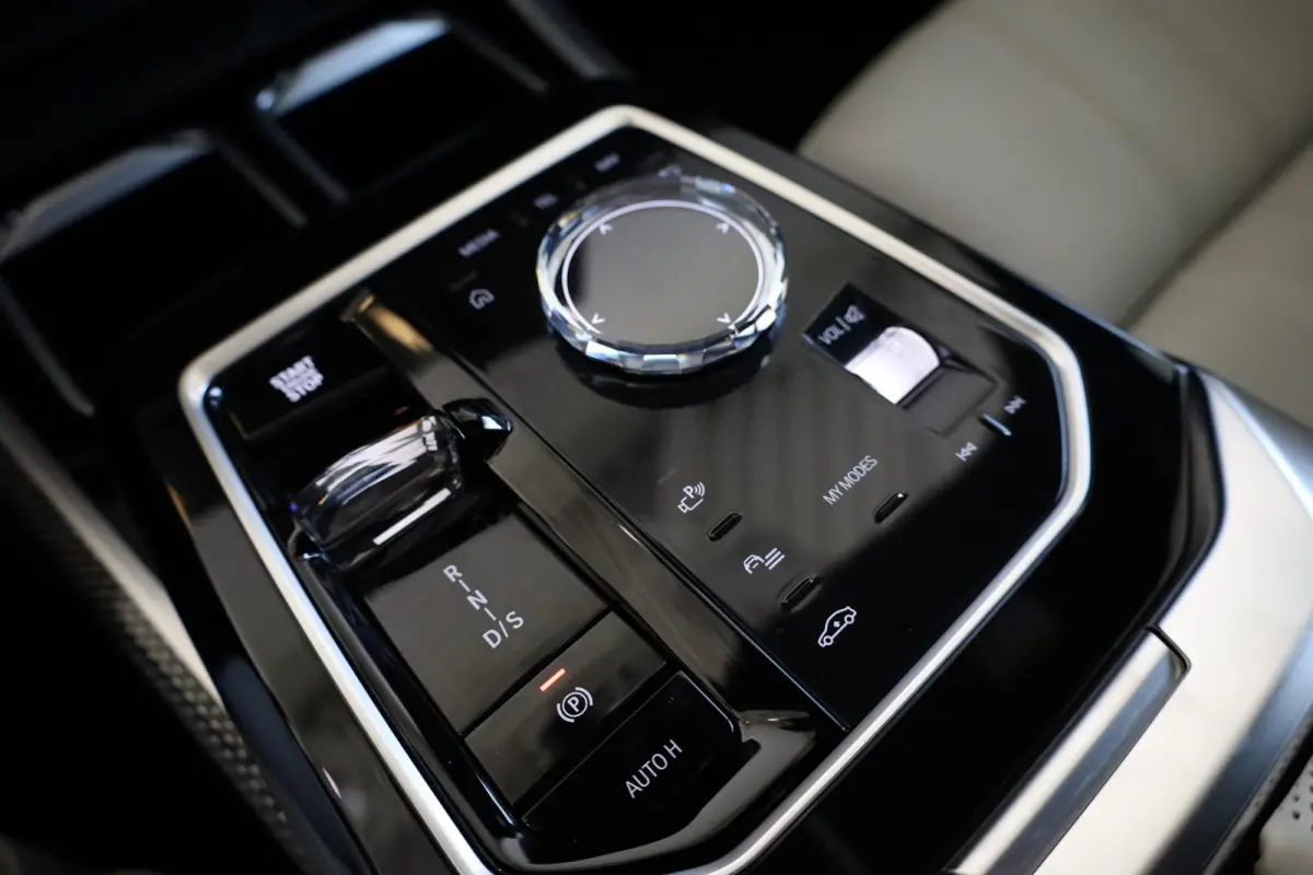 M760e xDrive | Head-Up Display | Panoramadak | Driving + Parking Ass. Professional 360 Camera | Bowers & Wilkins | Active Steering | Trekhaak