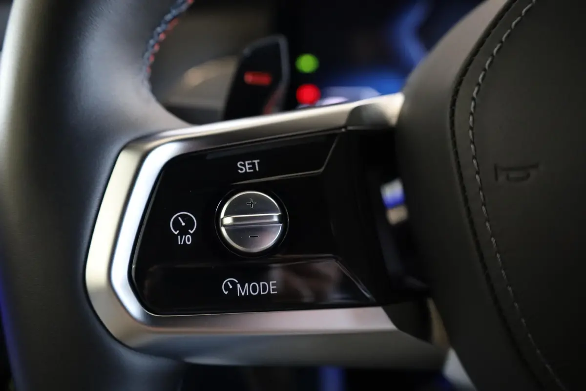 M760e xDrive | Head-Up Display | Panoramadak | Driving + Parking Ass. Professional 360 Camera | Bowers & Wilkins | Active Steering | Trekhaak