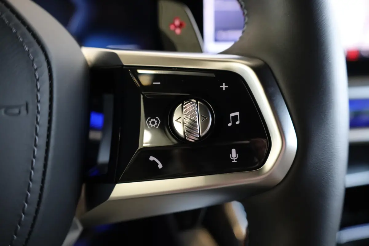 M760e xDrive | Head-Up Display | Panoramadak | Driving + Parking Ass. Professional 360 Camera | Bowers & Wilkins | Active Steering | Trekhaak