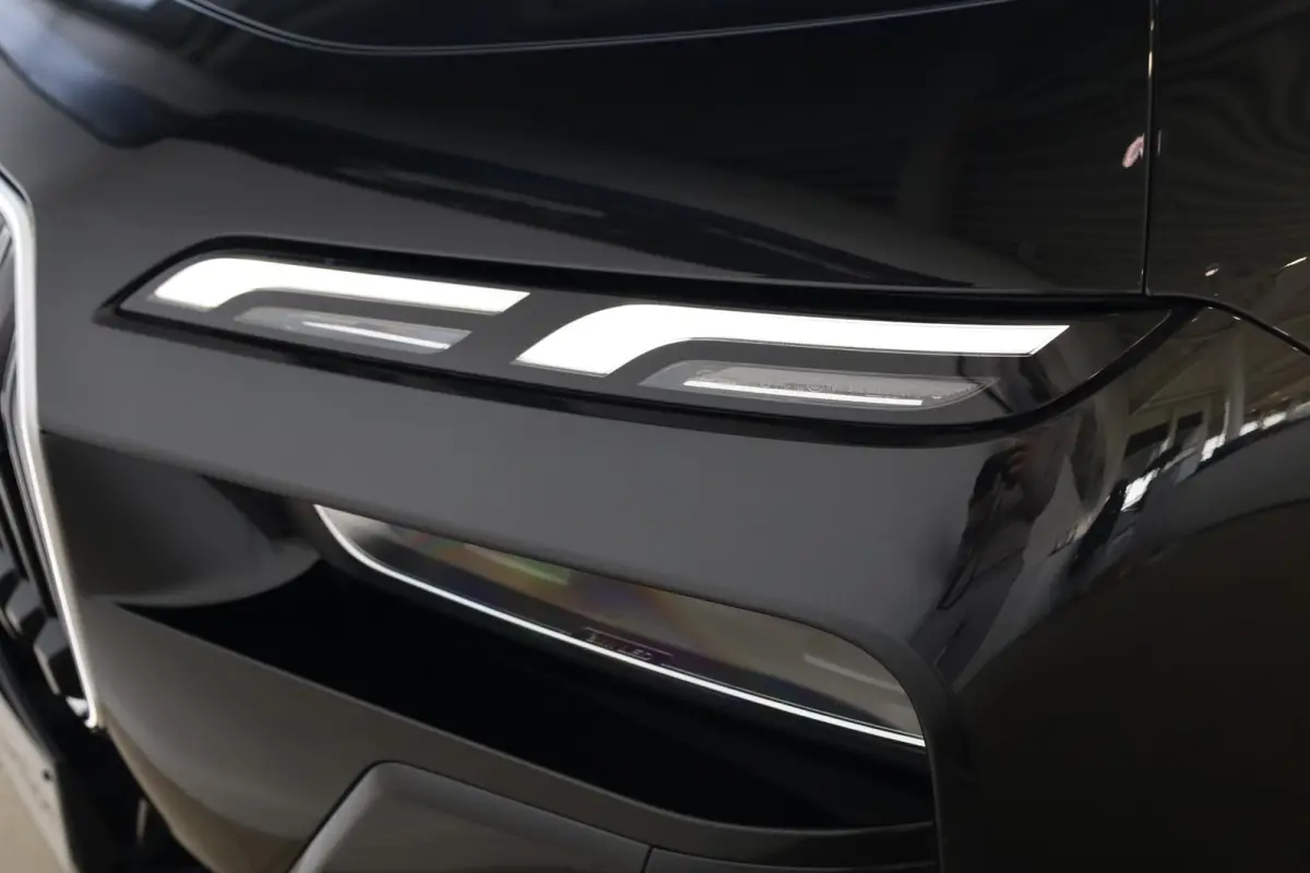 M760e xDrive | Head-Up Display | Panoramadak | Driving + Parking Ass. Professional 360 Camera | Bowers & Wilkins | Active Steering | Trekhaak