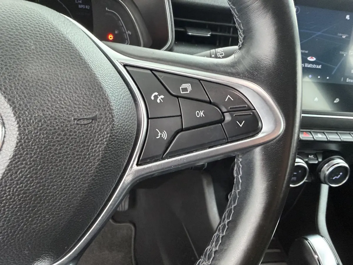 Hybrid 140 Business Zen | Navigatie | Climate Control | Keyless Entry |