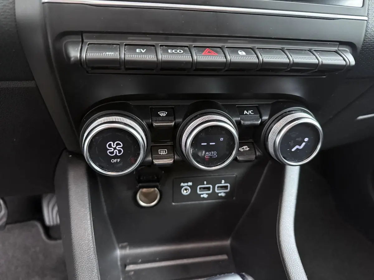 Hybrid 140 Business Zen | Navigatie | Climate Control | Keyless Entry |