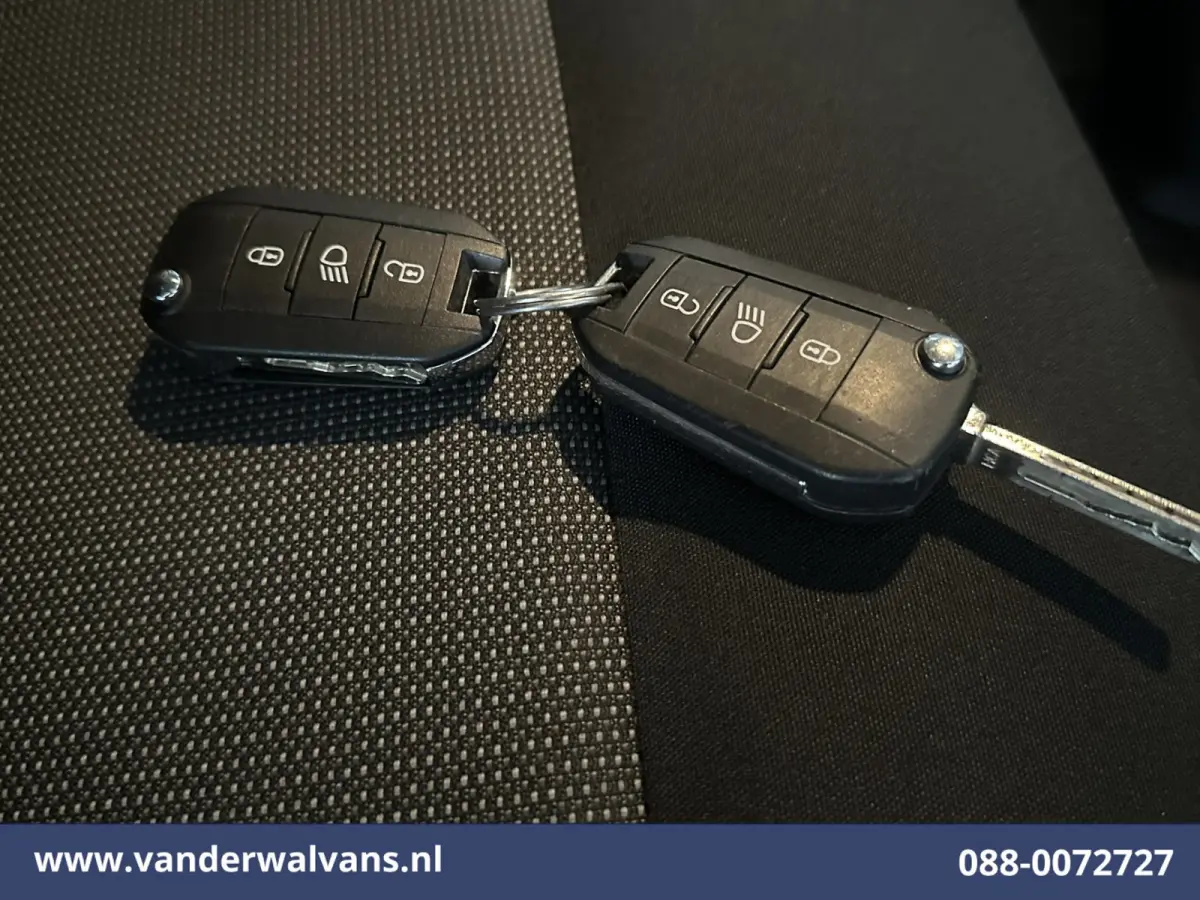 1.5 D-4D 120pk L3H1 Personenbus 9 Zitplaatsen Euro6 Airco | Navigatie | Apple Carplay | Cruisecontrol Android Auto, Parkeersensoren, Achterklep