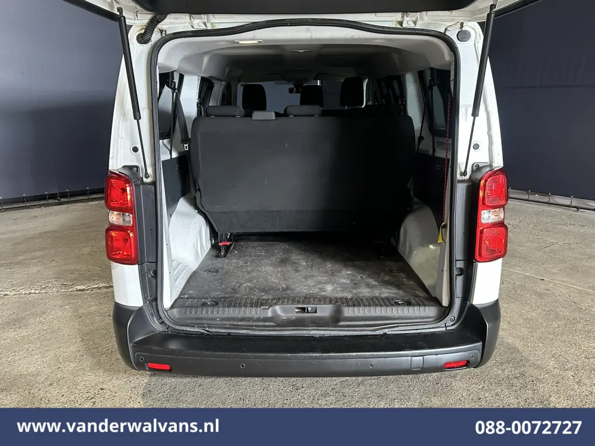 1.5 D-4D 120pk L3H1 Personenbus 9 Zitplaatsen Euro6 Airco | Navigatie | Apple Carplay | Cruisecontrol Android Auto, Parkeersensoren, Achterklep