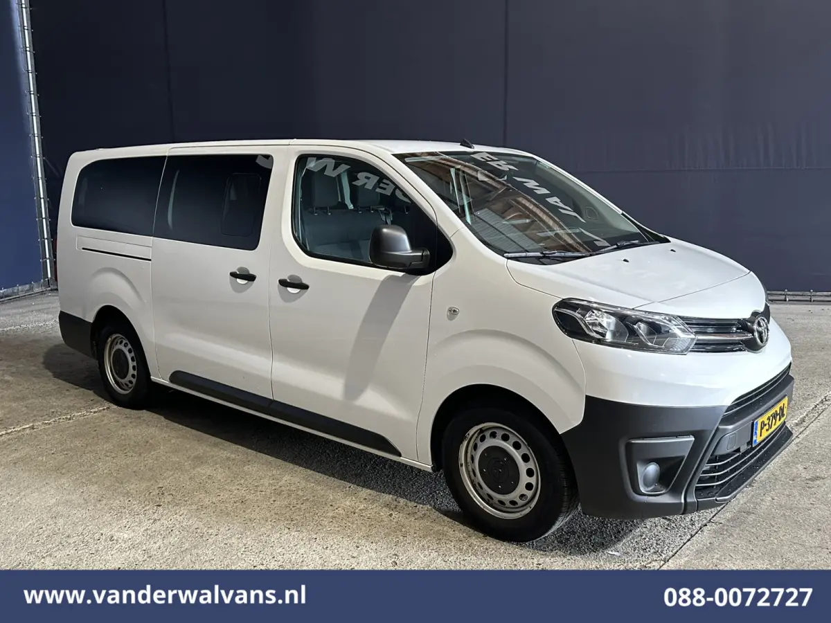 1.5 D-4D 120pk L3H1 Personenbus 9 Zitplaatsen Euro6 Airco | Navigatie | Apple Carplay | Cruisecontrol Android Auto, Parkeersensoren, Achterklep