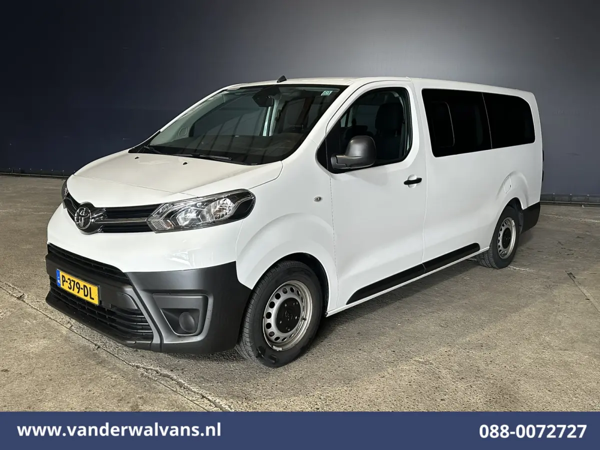 1.5 D-4D 120pk L3H1 Personenbus 9 Zitplaatsen Euro6 Airco | Navigatie | Apple Carplay | Cruisecontrol Android Auto, Parkeersensoren, Achterklep