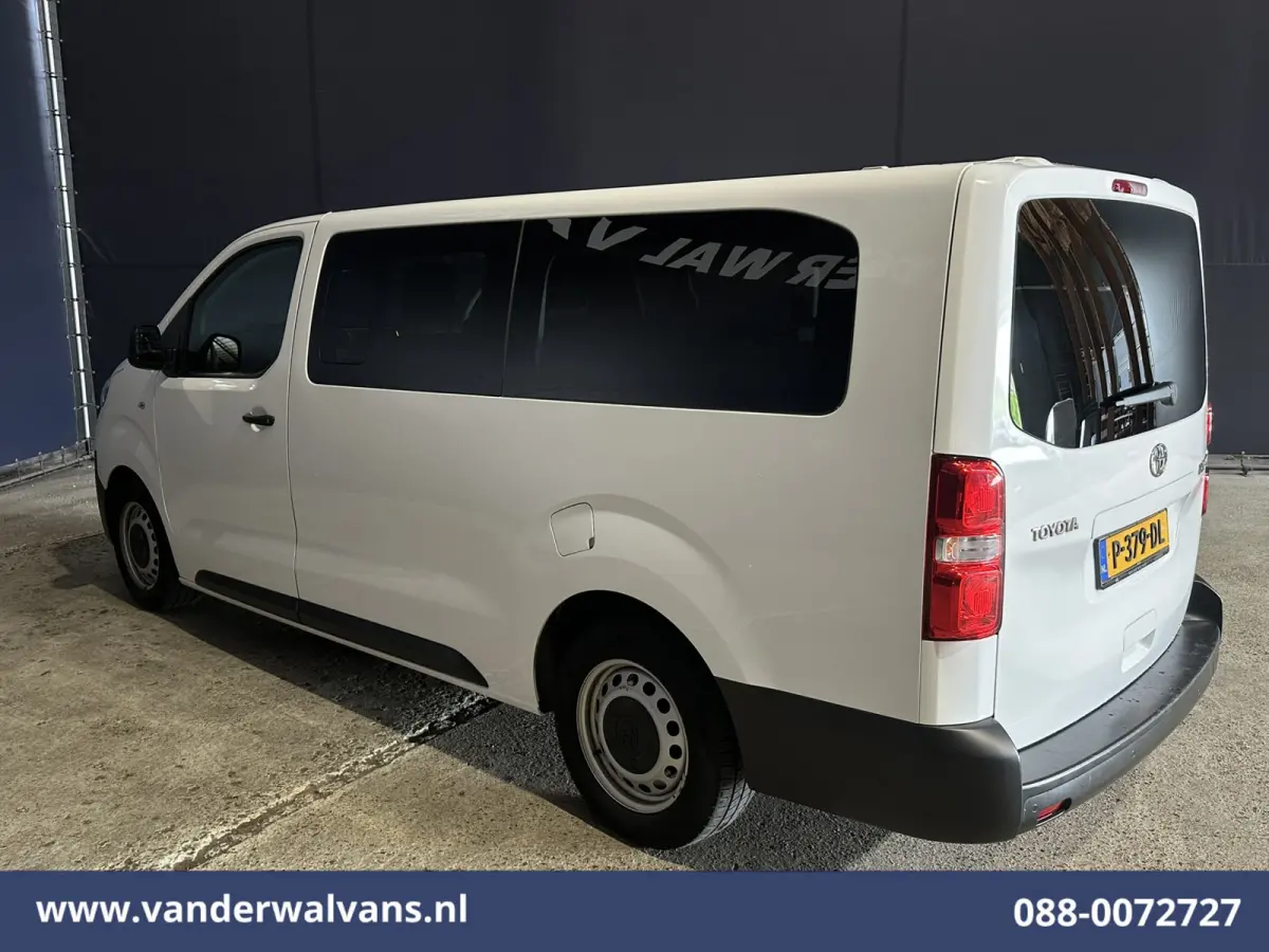 1.5 D-4D 120pk L3H1 Personenbus 9 Zitplaatsen Euro6 Airco | Navigatie | Apple Carplay | Cruisecontrol Android Auto, Parkeersensoren, Achterklep