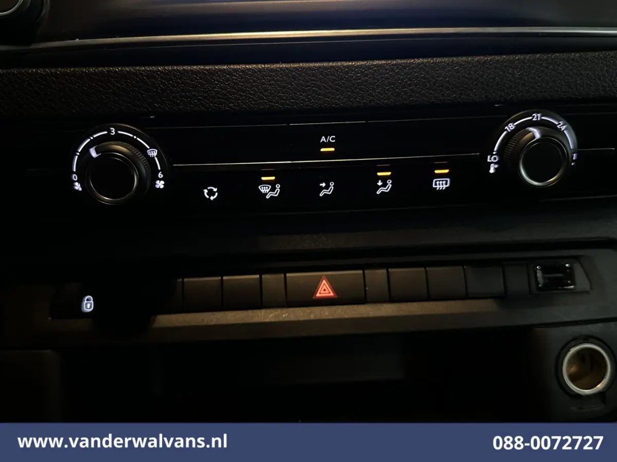 1.5 D-4D 120pk L3H1 Personenbus 9 Zitplaatsen Euro6 Airco | Navigatie | Apple Carplay | Cruisecontrol Android Auto, Parkeersensoren, Achterklep