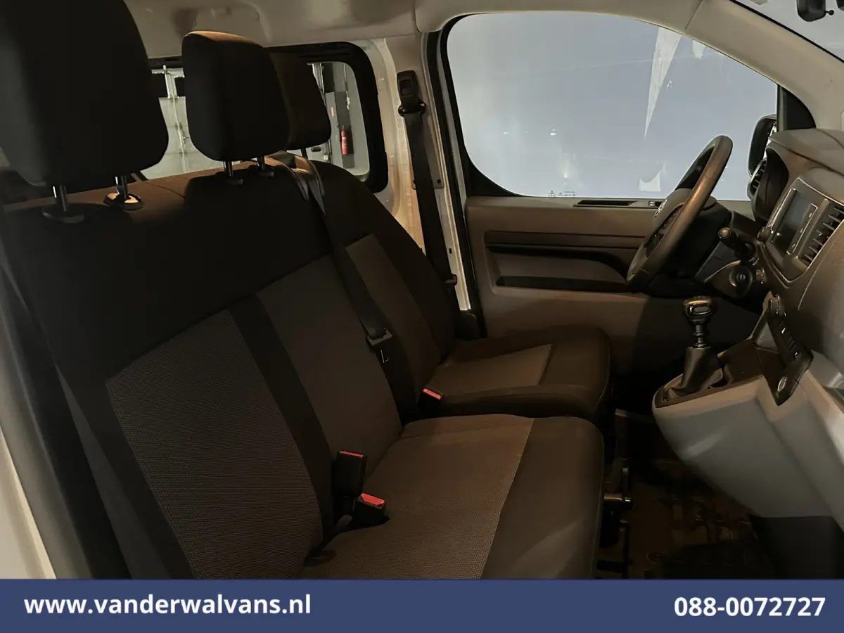 1.5 D-4D 120pk L3H1 Personenbus 9 Zitplaatsen Euro6 Airco | Navigatie | Apple Carplay | Cruisecontrol Android Auto, Parkeersensoren, Achterklep