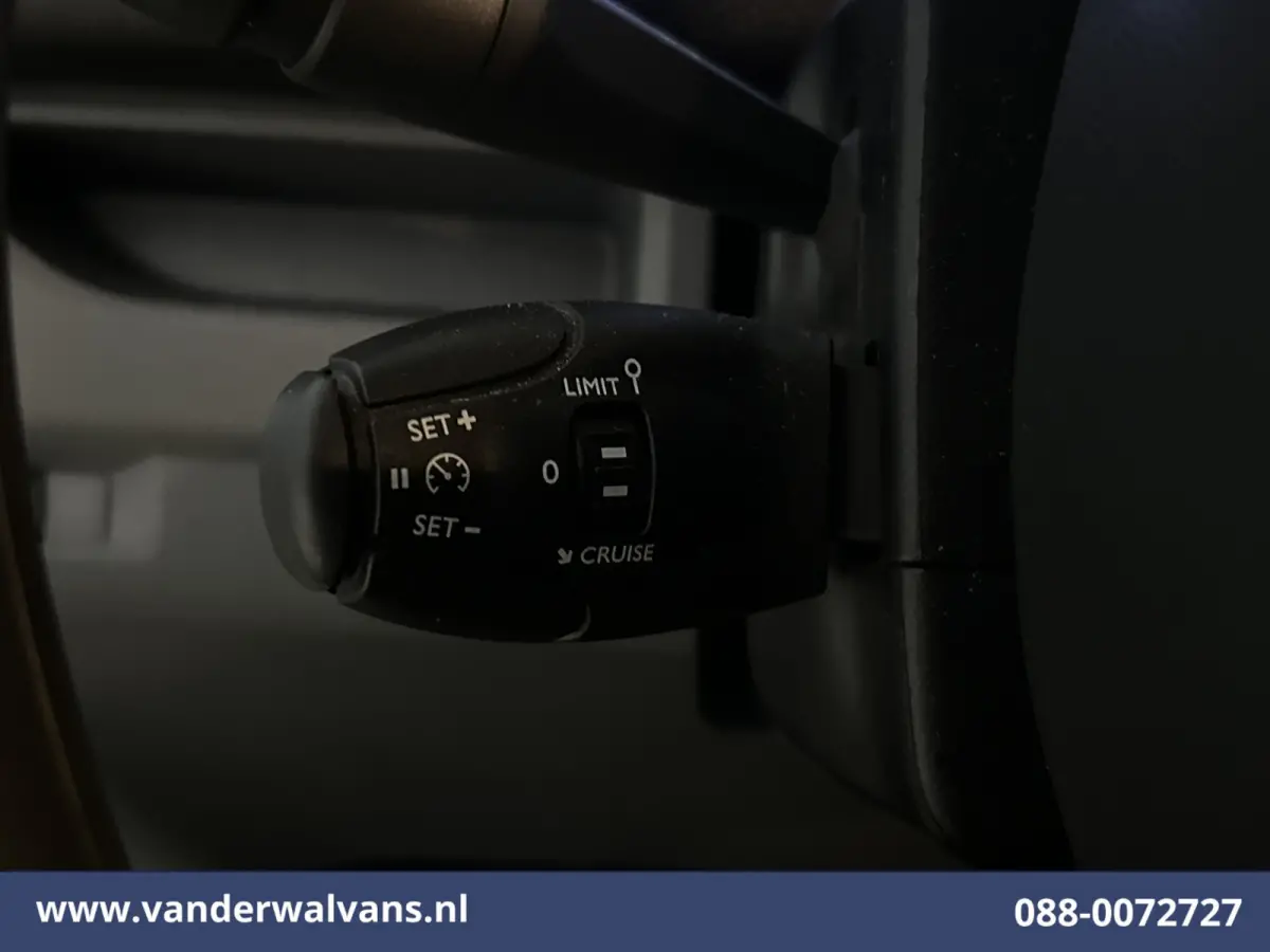 1.5 D-4D 120pk L3H1 Personenbus 9 Zitplaatsen Euro6 Airco | Navigatie | Apple Carplay | Cruisecontrol Android Auto, Parkeersensoren, Achterklep