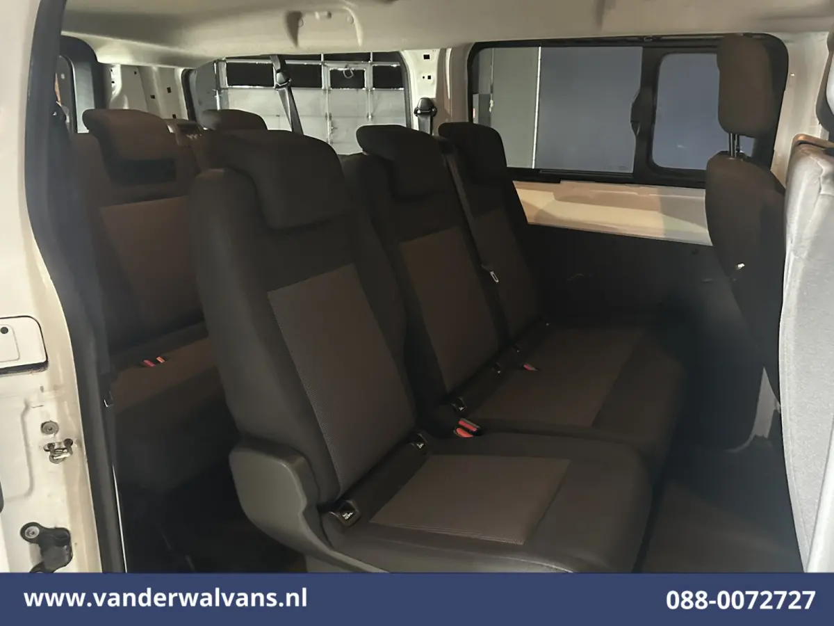 1.5 D-4D 120pk L3H1 Personenbus 9 Zitplaatsen Euro6 Airco | Navigatie | Apple Carplay | Cruisecontrol Android Auto, Parkeersensoren, Achterklep