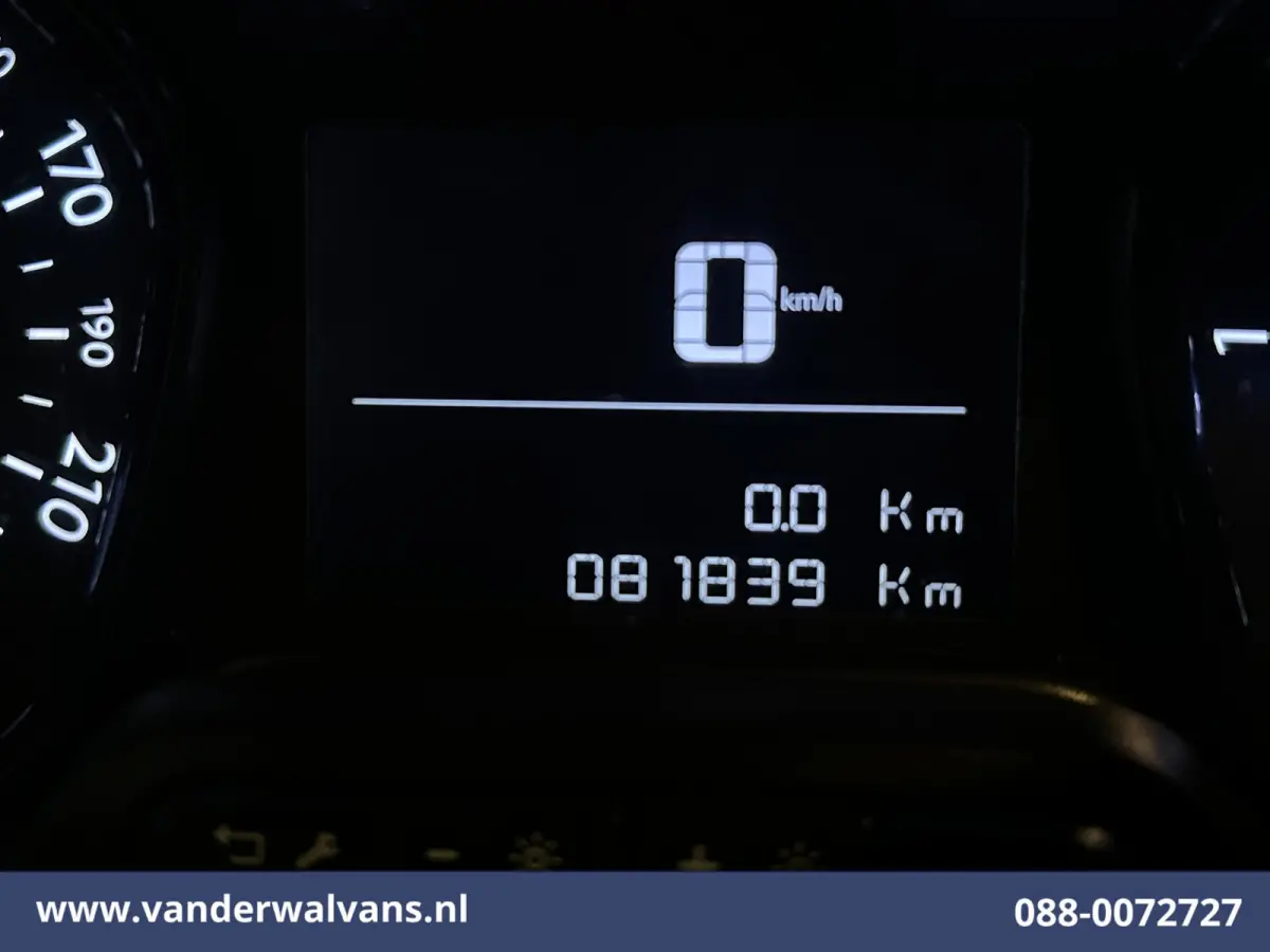 1.5 D-4D 120pk L3H1 Personenbus 9 Zitplaatsen Euro6 Airco | Navigatie | Apple Carplay | Cruisecontrol Android Auto, Parkeersensoren, Achterklep
