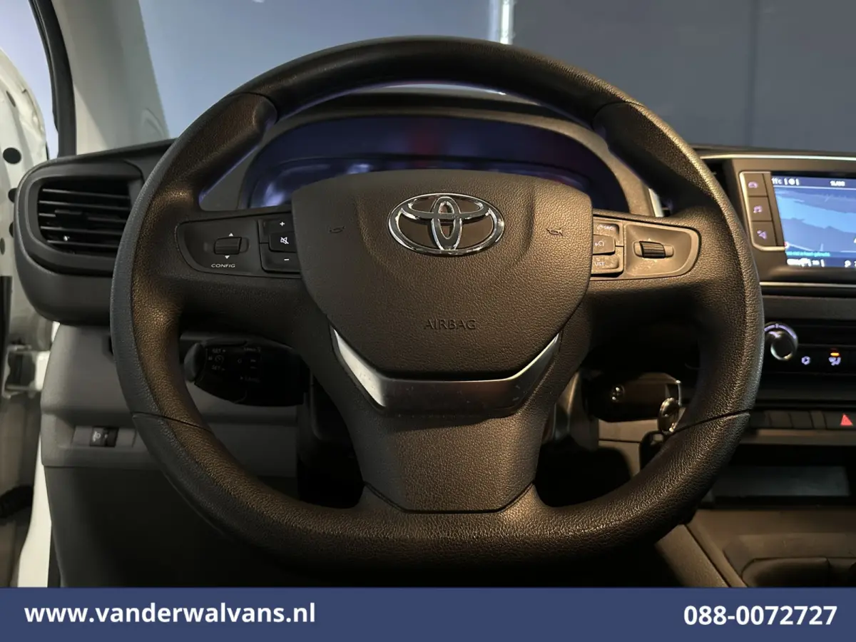 1.5 D-4D 120pk L3H1 Personenbus 9 Zitplaatsen Euro6 Airco | Navigatie | Apple Carplay | Cruisecontrol Android Auto, Parkeersensoren, Achterklep