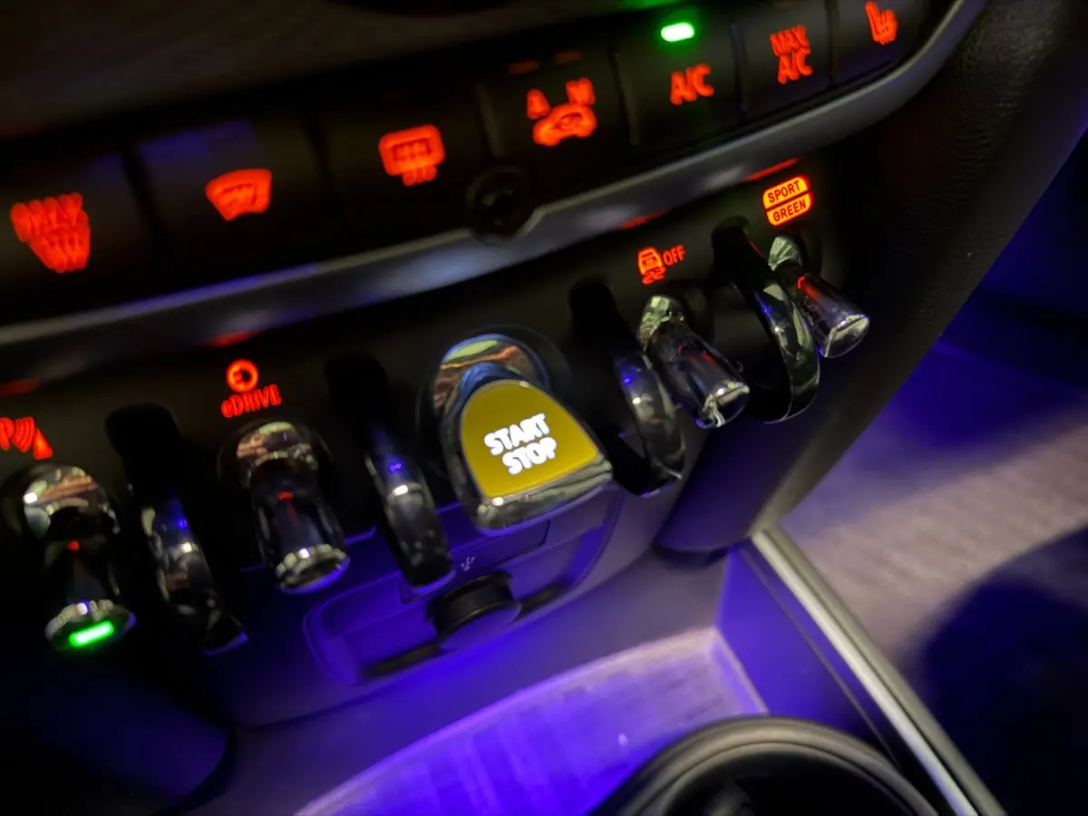 1.5 Cooper ALL4 Untamed Edition SOH98% 224PK/PANO/H-KARDON/H-UP/LEDER/CAM/V-COCKPIT/NAVI/DAB///
