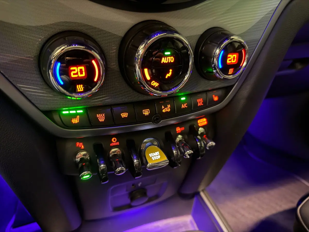 1.5 Cooper ALL4 Untamed Edition SOH98% 224PK/PANO/H-KARDON/H-UP/LEDER/CAM/V-COCKPIT/NAVI/DAB///