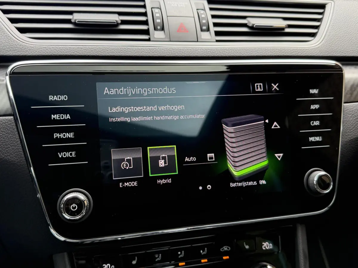 1.4 TSI iV Sportline Automaat | Panoramadak | Stoelverwarming voor | Stuurwielverwarming | Half leer alcantara | Cruise control | Trekhaak uitklapbaar | Matrix LED | Achteruitrijcamera
