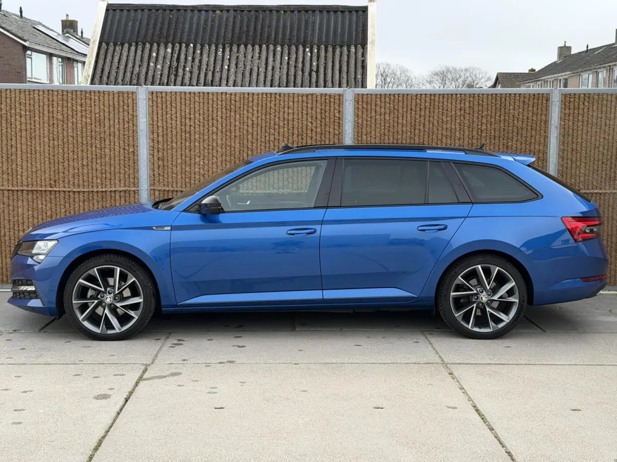 1.4 TSI iV Sportline Automaat | Panoramadak | Stoelverwarming voor | Stuurwielverwarming | Half leer alcantara | Cruise control | Trekhaak uitklapbaar | Matrix LED | Achteruitrijcamera