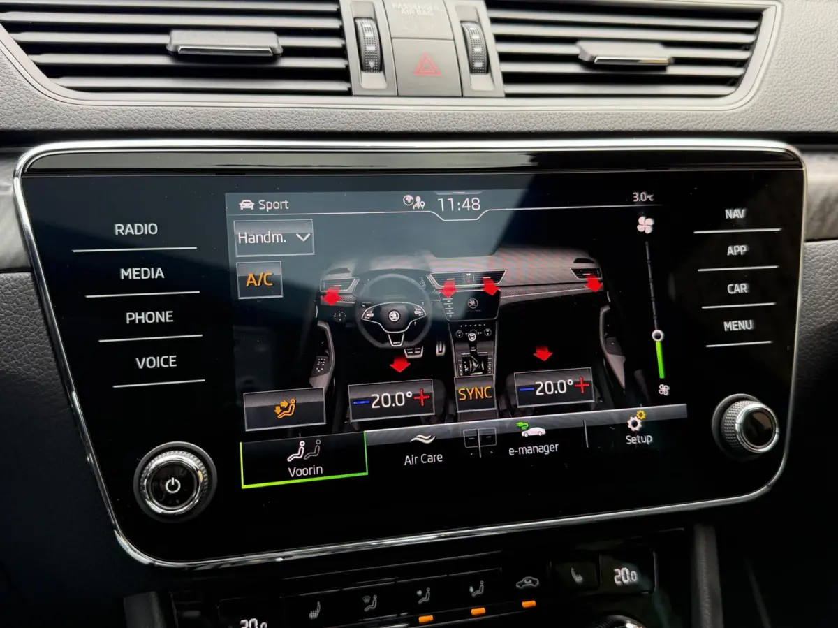 1.4 TSI iV Sportline Automaat | Panoramadak | Stoelverwarming voor | Stuurwielverwarming | Half leer alcantara | Cruise control | Trekhaak uitklapbaar | Matrix LED | Achteruitrijcamera