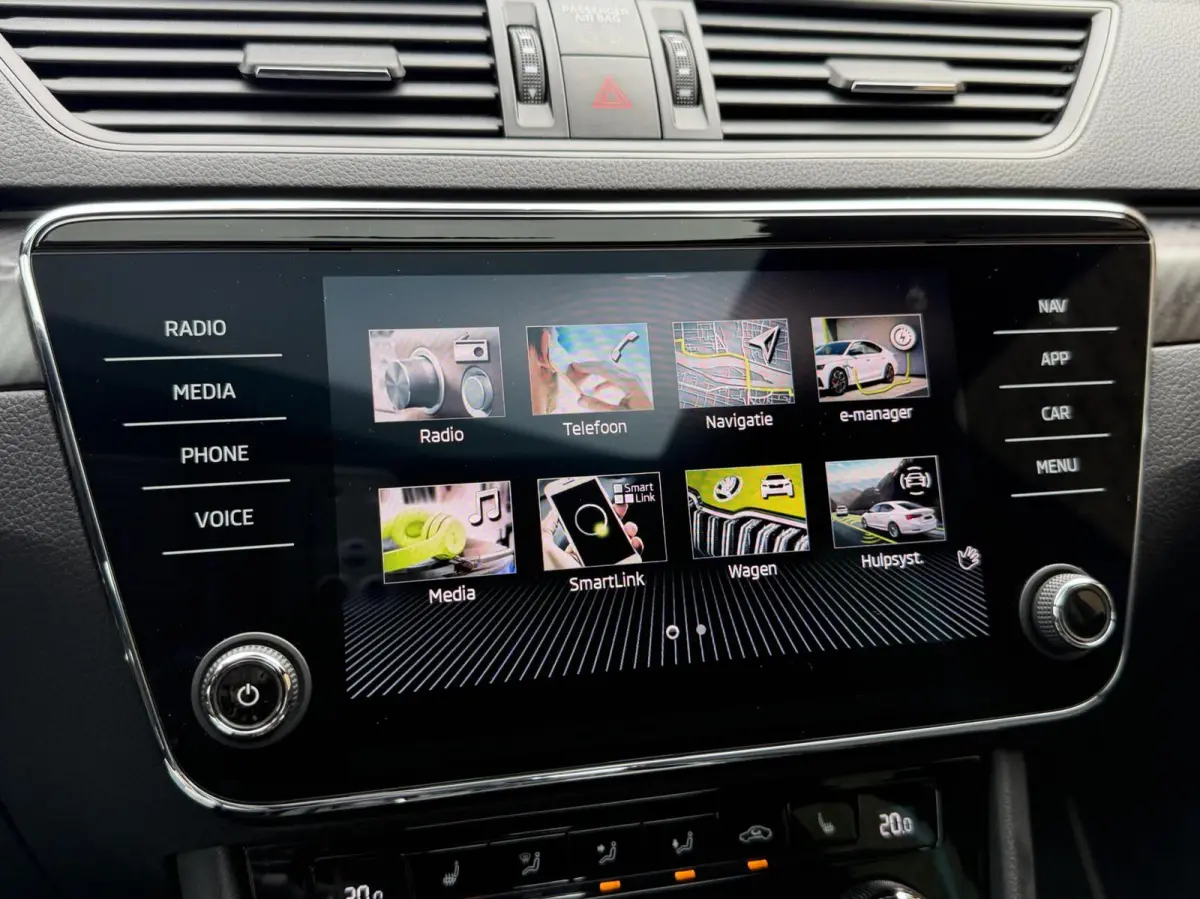 1.4 TSI iV Sportline Automaat | Panoramadak | Stoelverwarming voor | Stuurwielverwarming | Half leer alcantara | Cruise control | Trekhaak uitklapbaar | Matrix LED | Achteruitrijcamera