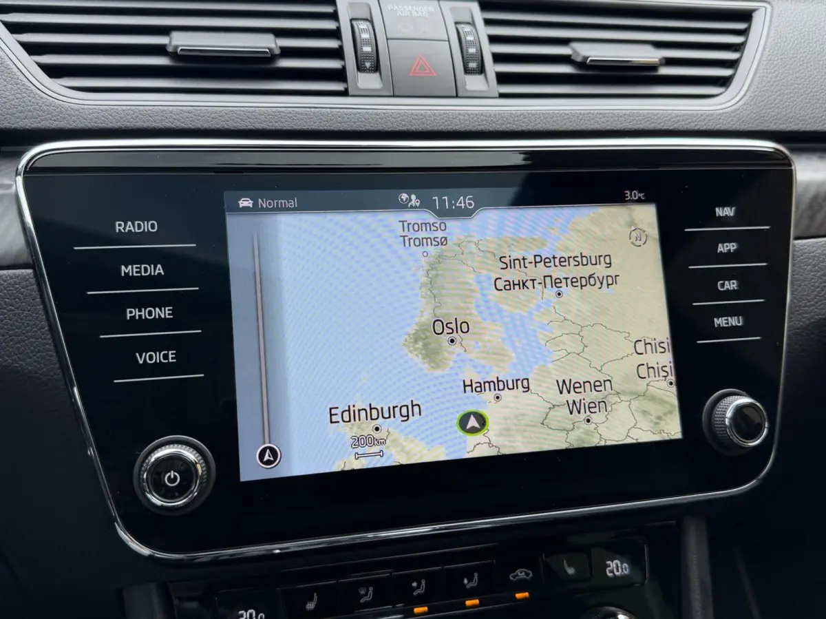 1.4 TSI iV Sportline Automaat | Panoramadak | Stoelverwarming voor | Stuurwielverwarming | Half leer alcantara | Cruise control | Trekhaak uitklapbaar | Matrix LED | Achteruitrijcamera
