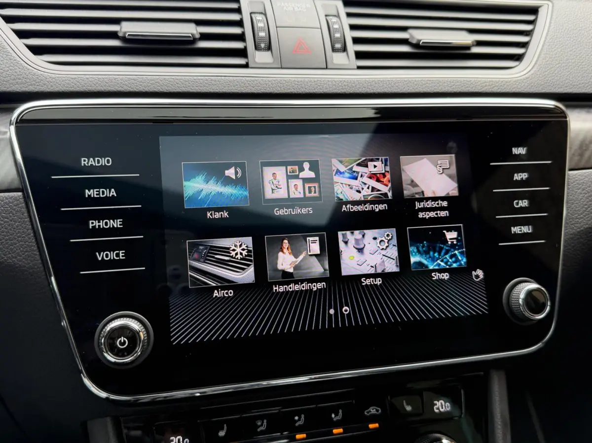 1.4 TSI iV Sportline Automaat | Panoramadak | Stoelverwarming voor | Stuurwielverwarming | Half leer alcantara | Cruise control | Trekhaak uitklapbaar | Matrix LED | Achteruitrijcamera