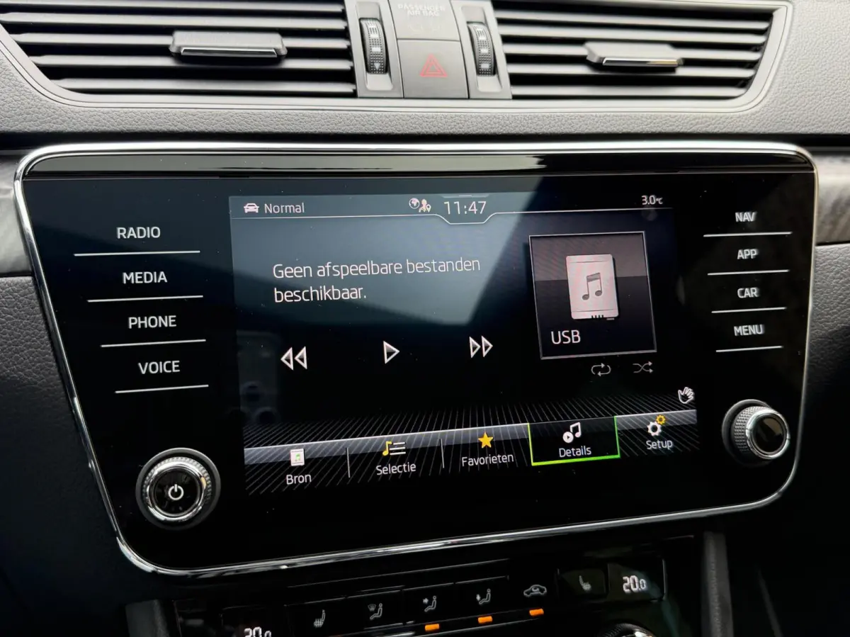 1.4 TSI iV Sportline Automaat | Panoramadak | Stoelverwarming voor | Stuurwielverwarming | Half leer alcantara | Cruise control | Trekhaak uitklapbaar | Matrix LED | Achteruitrijcamera