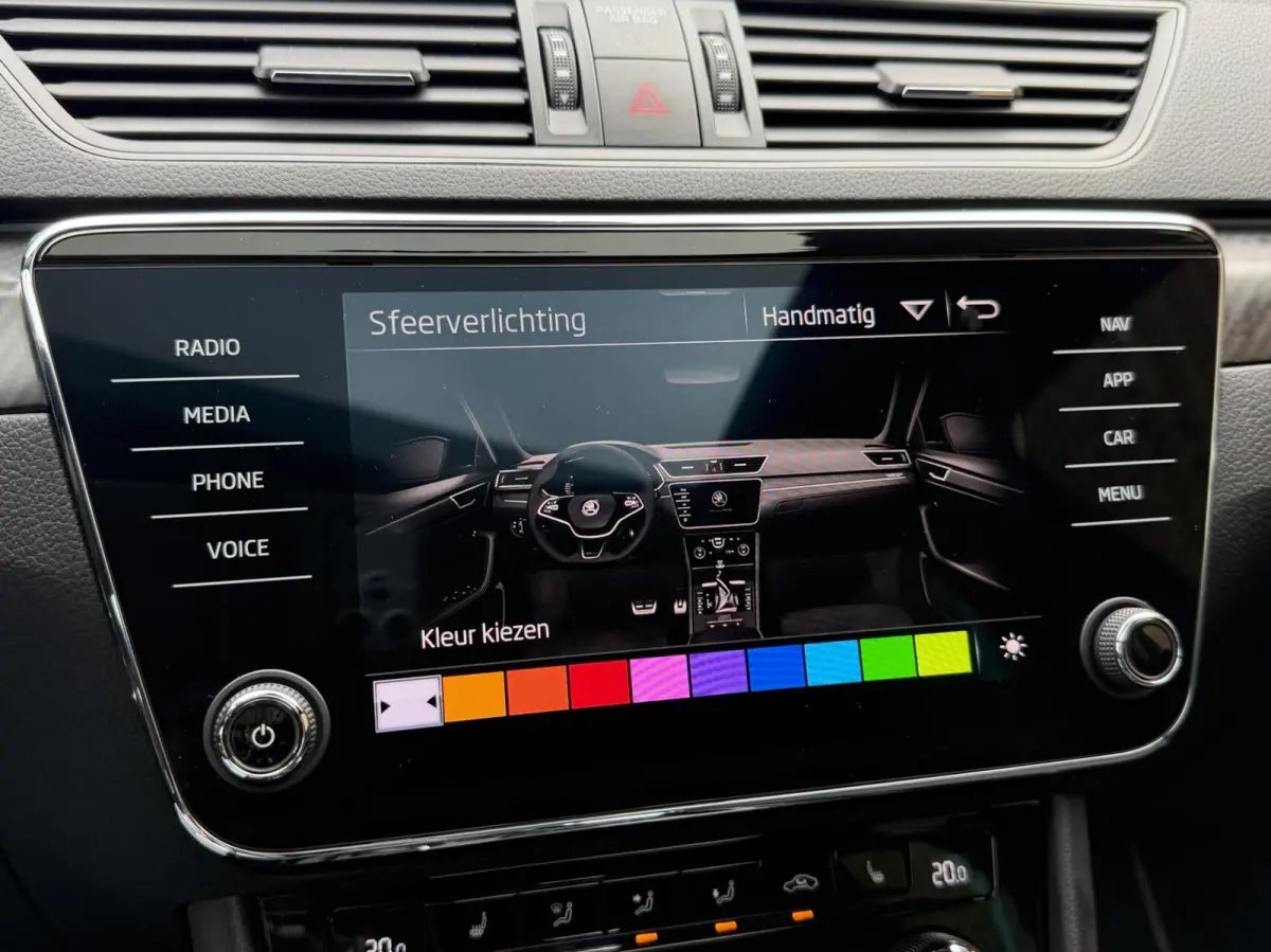 1.4 TSI iV Sportline Automaat | Panoramadak | Stoelverwarming voor | Stuurwielverwarming | Half leer alcantara | Cruise control | Trekhaak uitklapbaar | Matrix LED | Achteruitrijcamera