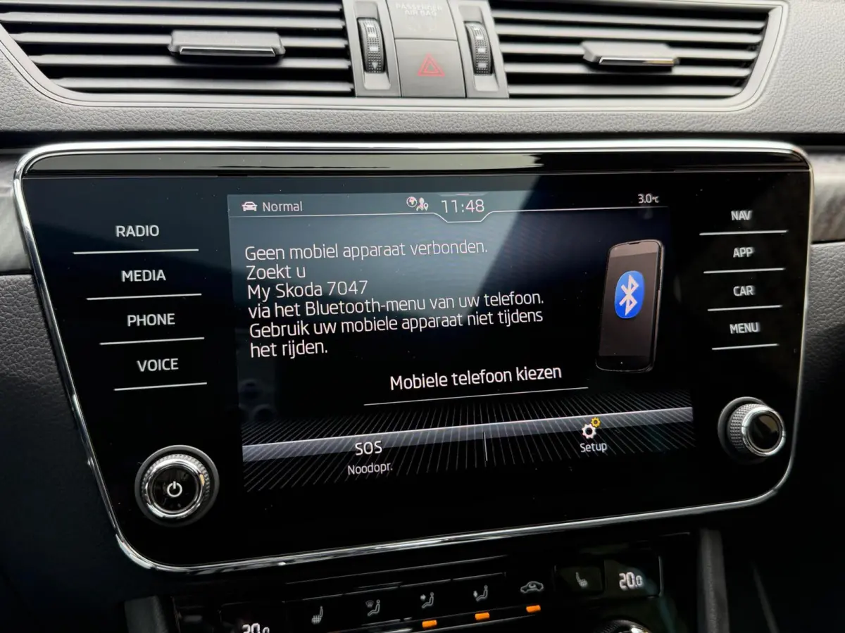 1.4 TSI iV Sportline Automaat | Panoramadak | Stoelverwarming voor | Stuurwielverwarming | Half leer alcantara | Cruise control | Trekhaak uitklapbaar | Matrix LED | Achteruitrijcamera