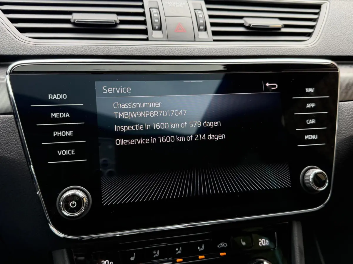 1.4 TSI iV Sportline Automaat | Panoramadak | Stoelverwarming voor | Stuurwielverwarming | Half leer alcantara | Cruise control | Trekhaak uitklapbaar | Matrix LED | Achteruitrijcamera
