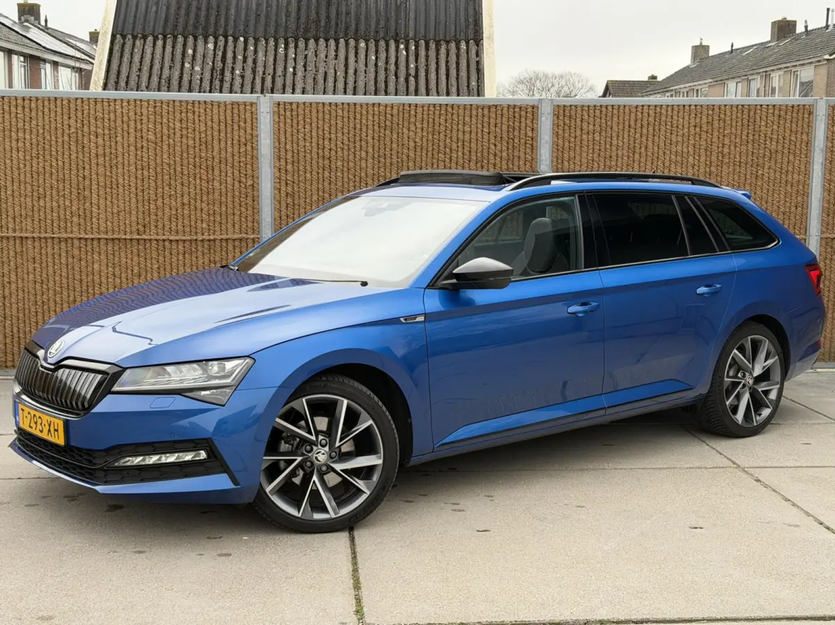 1.4 TSI iV Sportline Automaat | Panoramadak | Stoelverwarming voor | Stuurwielverwarming | Half leer alcantara | Cruise control | Trekhaak uitklapbaar | Matrix LED | Achteruitrijcamera