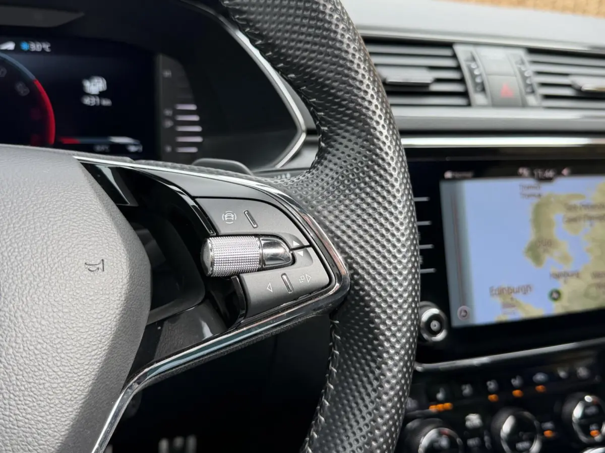 1.4 TSI iV Sportline Automaat | Panoramadak | Stoelverwarming voor | Stuurwielverwarming | Half leer alcantara | Cruise control | Trekhaak uitklapbaar | Matrix LED | Achteruitrijcamera