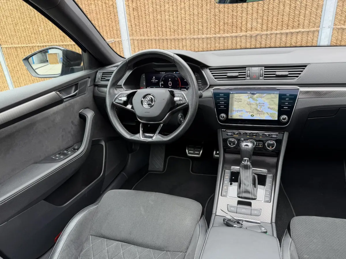 1.4 TSI iV Sportline Automaat | Panoramadak | Stoelverwarming voor | Stuurwielverwarming | Half leer alcantara | Cruise control | Trekhaak uitklapbaar | Matrix LED | Achteruitrijcamera