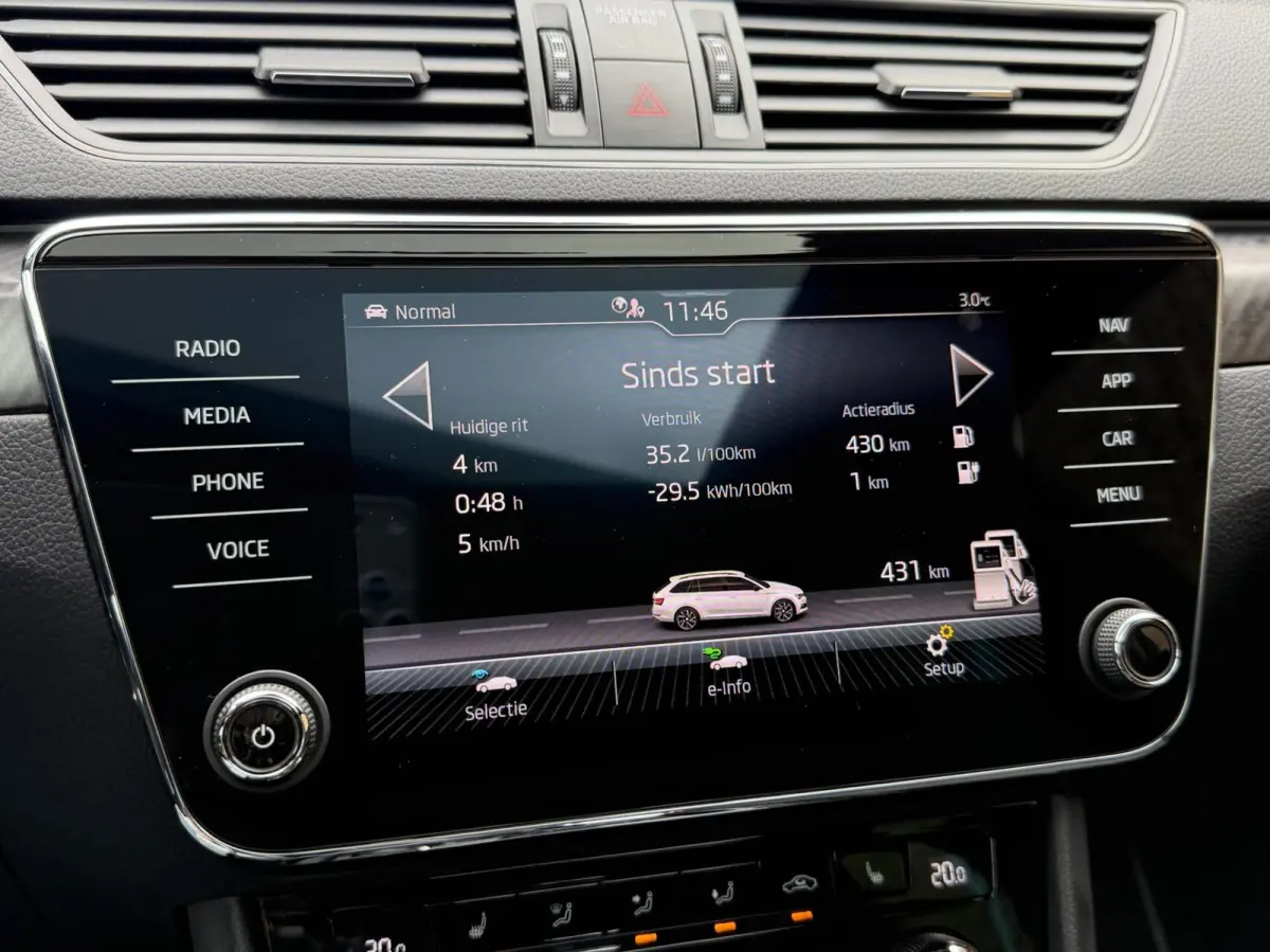 1.4 TSI iV Sportline Automaat | Panoramadak | Stoelverwarming voor | Stuurwielverwarming | Half leer alcantara | Cruise control | Trekhaak uitklapbaar | Matrix LED | Achteruitrijcamera