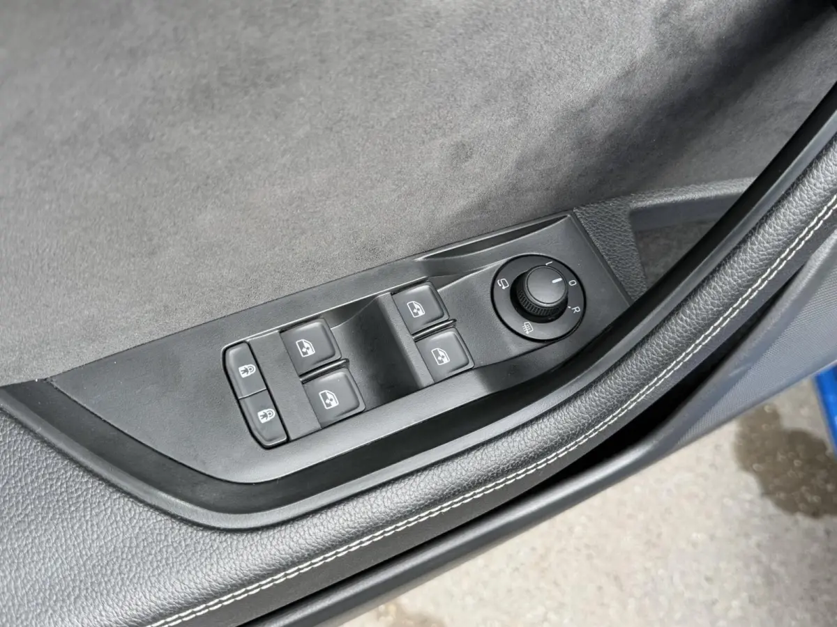 1.4 TSI iV Sportline Automaat | Panoramadak | Stoelverwarming voor | Stuurwielverwarming | Half leer alcantara | Cruise control | Trekhaak uitklapbaar | Matrix LED | Achteruitrijcamera