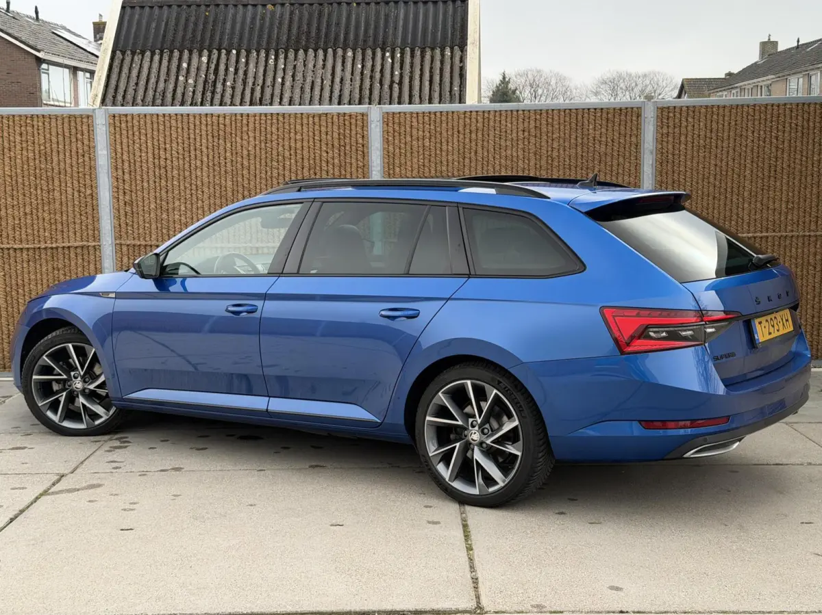 1.4 TSI iV Sportline Automaat | Panoramadak | Stoelverwarming voor | Stuurwielverwarming | Half leer alcantara | Cruise control | Trekhaak uitklapbaar | Matrix LED | Achteruitrijcamera