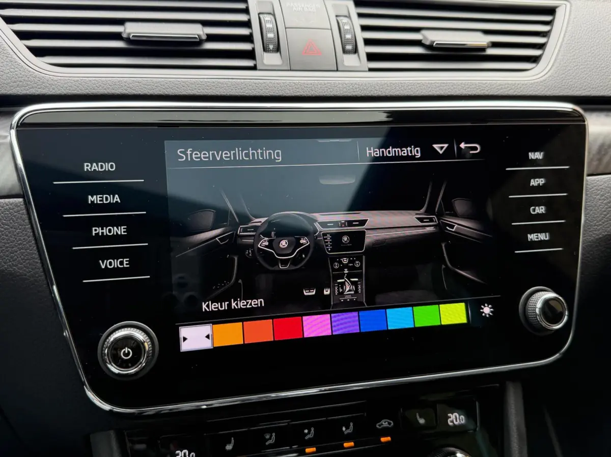 1.4 TSI iV Sportline Automaat | Panoramadak | Stoelverwarming voor | Stuurwielverwarming | Half leer alcantara | Cruise control | Trekhaak uitklapbaar | Matrix LED | Achteruitrijcamera