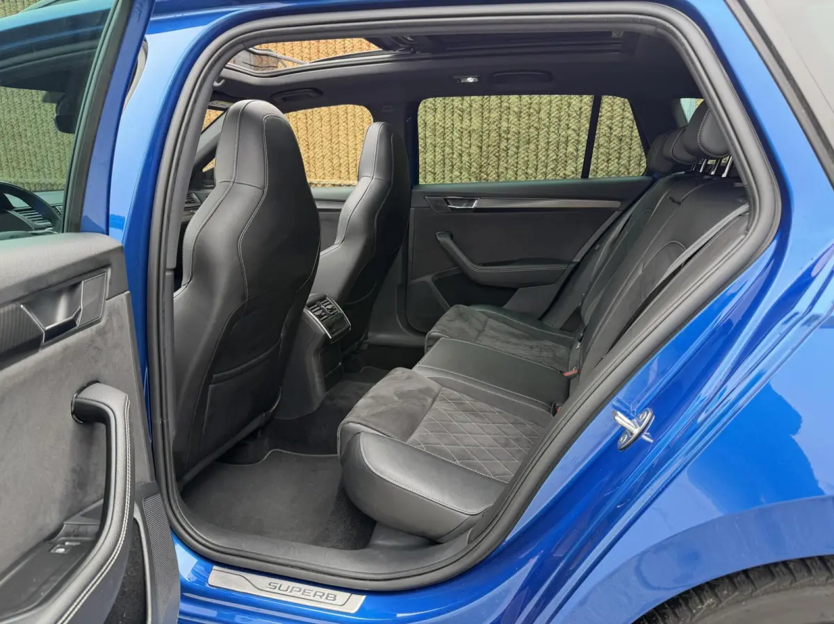 1.4 TSI iV Sportline Automaat | Panoramadak | Stoelverwarming voor | Stuurwielverwarming | Half leer alcantara | Cruise control | Trekhaak uitklapbaar | Matrix LED | Achteruitrijcamera