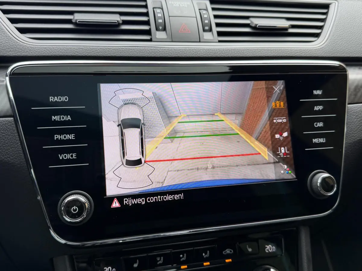 1.4 TSI iV Sportline Automaat | Panoramadak | Stoelverwarming voor | Stuurwielverwarming | Half leer alcantara | Cruise control | Trekhaak uitklapbaar | Matrix LED | Achteruitrijcamera