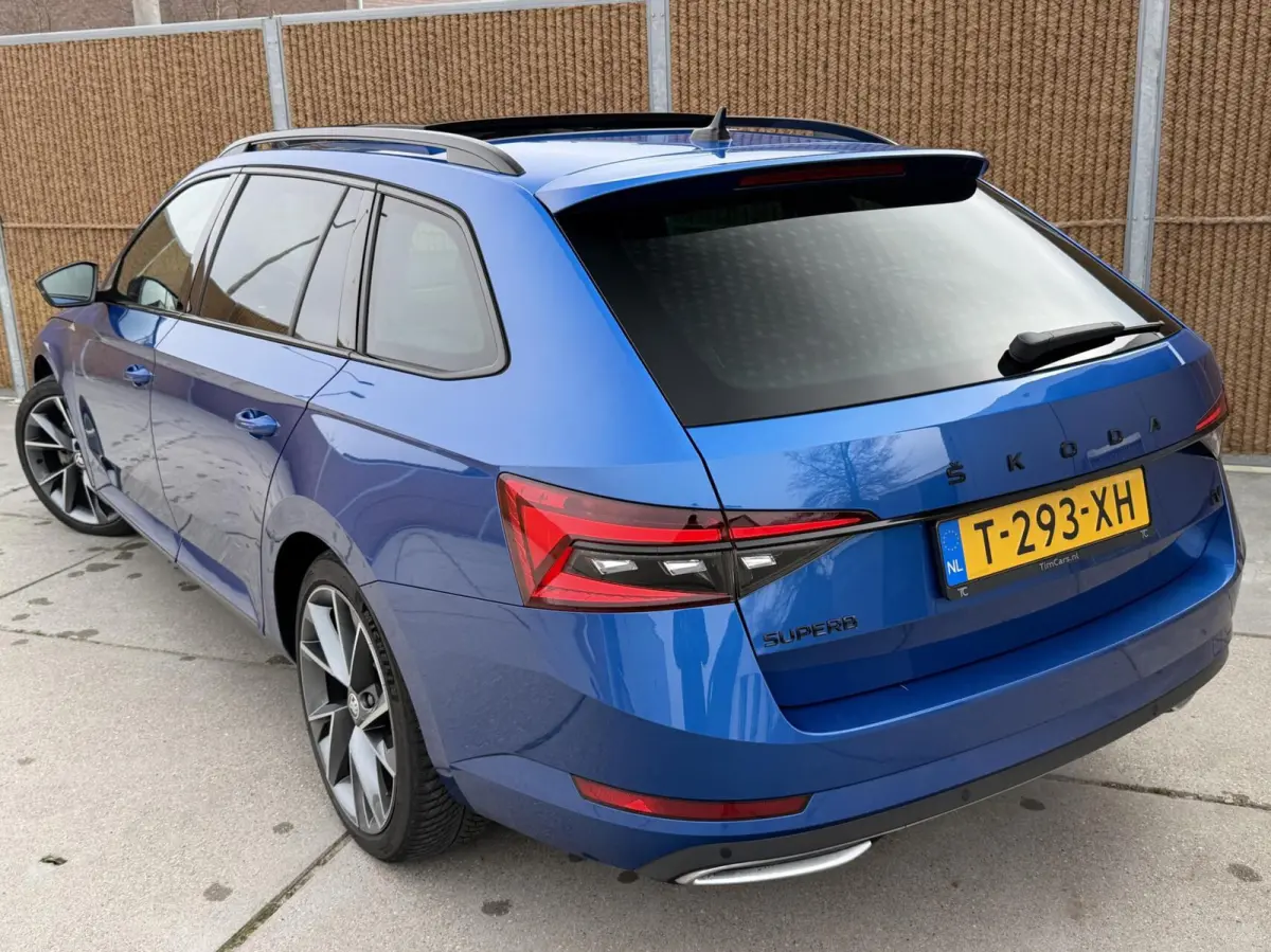 1.4 TSI iV Sportline Automaat | Panoramadak | Stoelverwarming voor | Stuurwielverwarming | Half leer alcantara | Cruise control | Trekhaak uitklapbaar | Matrix LED | Achteruitrijcamera
