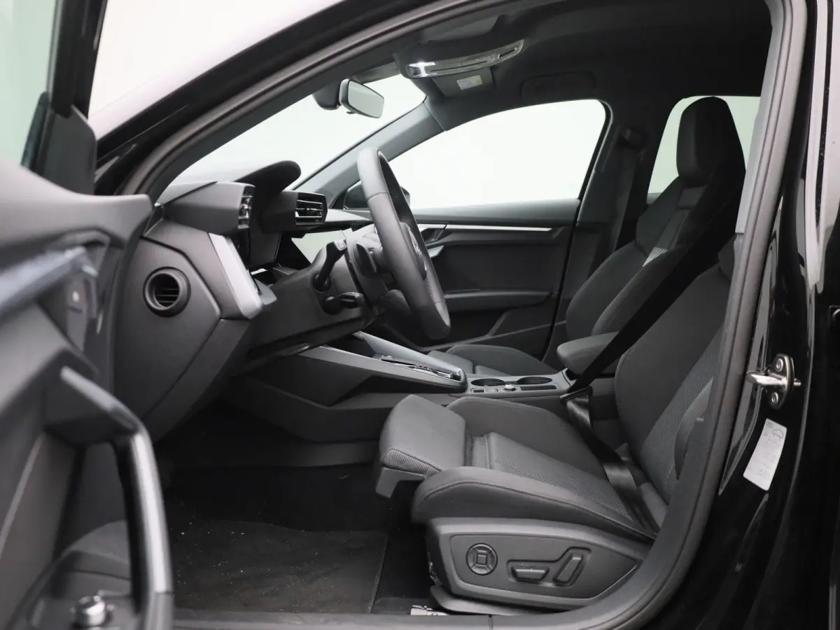 40 TFSI e Advanced 204 PK | Stoelverwarming | Apple carplay | Android auto | 19'' Velgen | Comforpakket | LED | Getint glas | stoelverwarming | Standkachel | Cruisecontrol | Climate control 