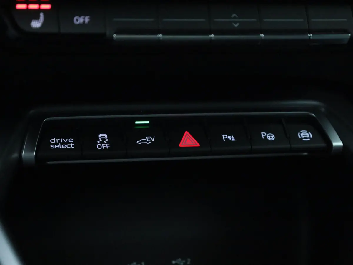 40 TFSI e Advanced 204 PK | Stoelverwarming | Apple carplay | Android auto | 19'' Velgen | Comforpakket | LED | Getint glas | stoelverwarming | Standkachel | Cruisecontrol | Climate control 