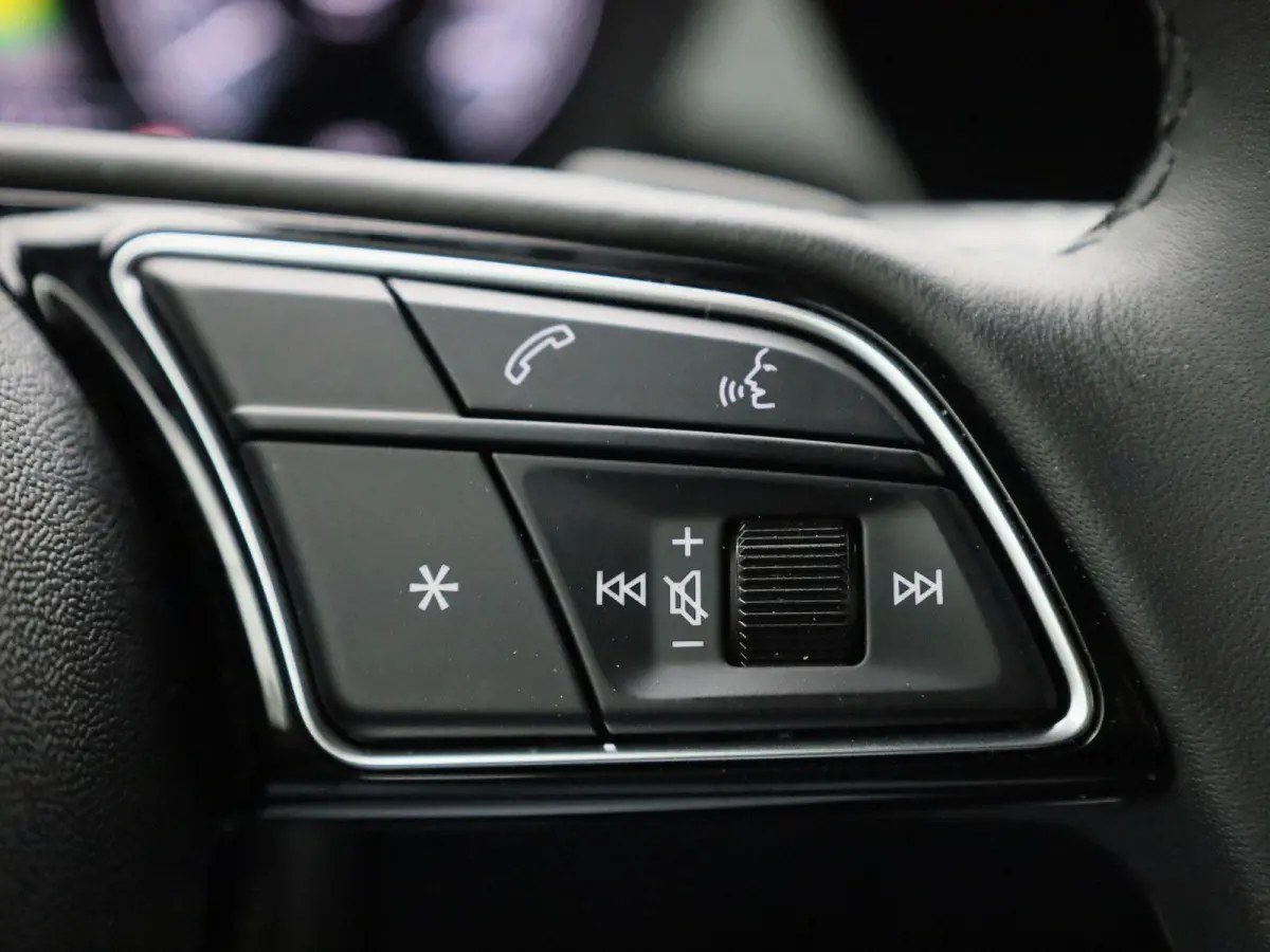 40 TFSI e Advanced 204 PK | Stoelverwarming | Apple carplay | Android auto | 19'' Velgen | Comforpakket | LED | Getint glas | stoelverwarming | Standkachel | Cruisecontrol | Climate control 