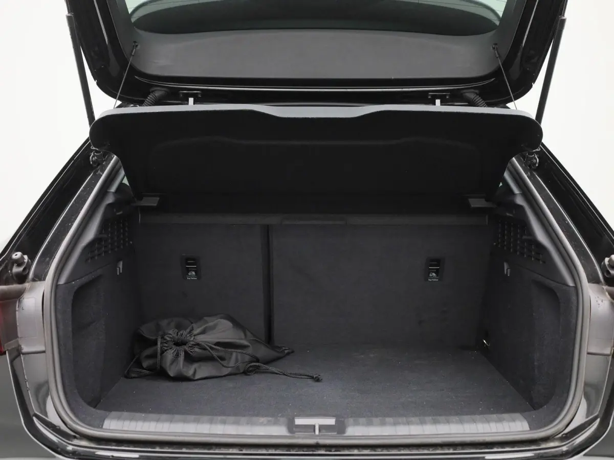 40 TFSI e Advanced 204 PK | Stoelverwarming | Apple carplay | Android auto | 19'' Velgen | Comforpakket | LED | Getint glas | stoelverwarming | Standkachel | Cruisecontrol | Climate control 