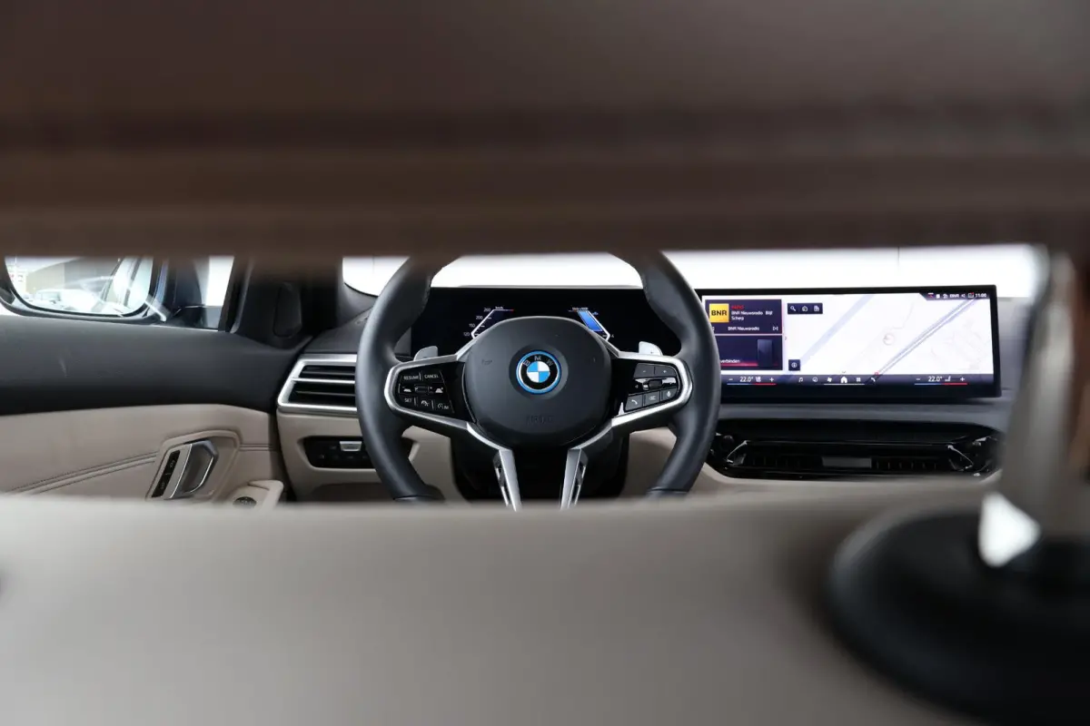 330e | SoH 100% | M-Sport Pakket | Active Cruise | Hifi | Parking Plus | Stuur & Stoelverwarming | Comfort Access |